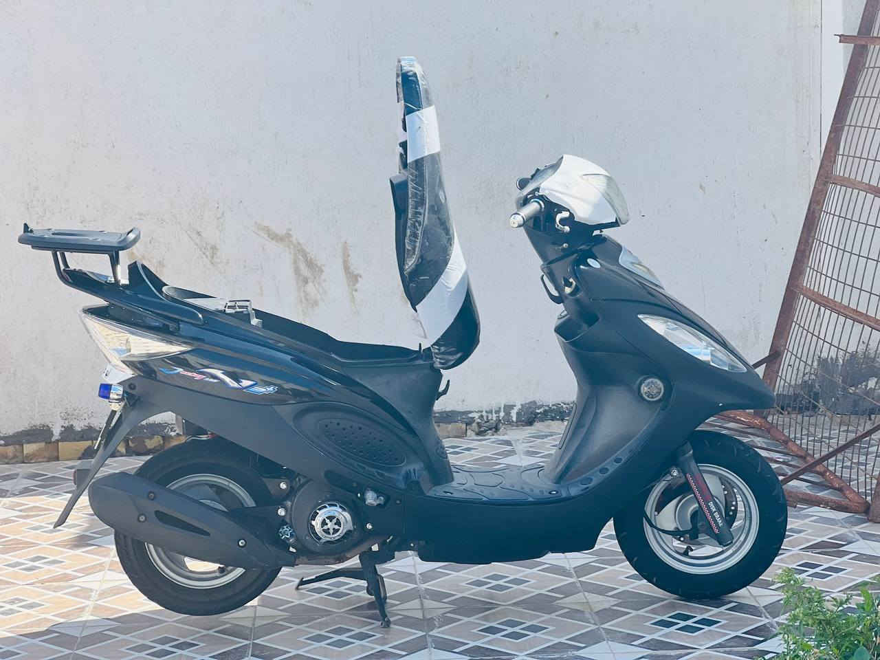 سلام عليكم كامكو V2 فحل  موديل 16 كامله بك كرستال لايت زنون اشاير زنون
ام بي ثري داخلي ما عوزهه اي شي مكينه  150  سعر خااص
***********
