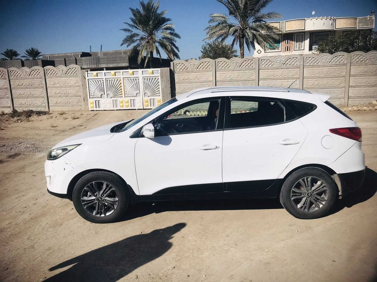 توسان 2015 خليجي 
جاهزه من حداديه وتخم تاير جديد ضررها جاملغ مصبوغ فقط وخدوش ورصعات السيارة بأسمي مكاني بابل سعرها ١٤٥ وبيها مجال 
***********
