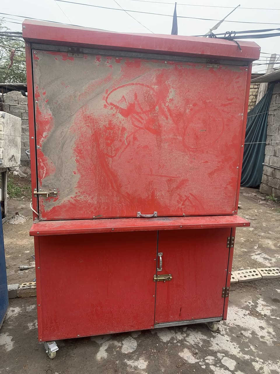 السلام عليكم عندي هذني الغراض الي يريدهن يتصل ع رقمي ***********
