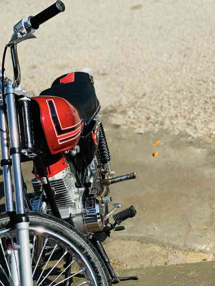 سلام عليكم شباب دراجه للبيع بدون تعمير جديد نضافه فول
السعر ٨٠٠ وبيهة مجال قليل الموشراي لا يتعبني نتصال🫲***********📞
