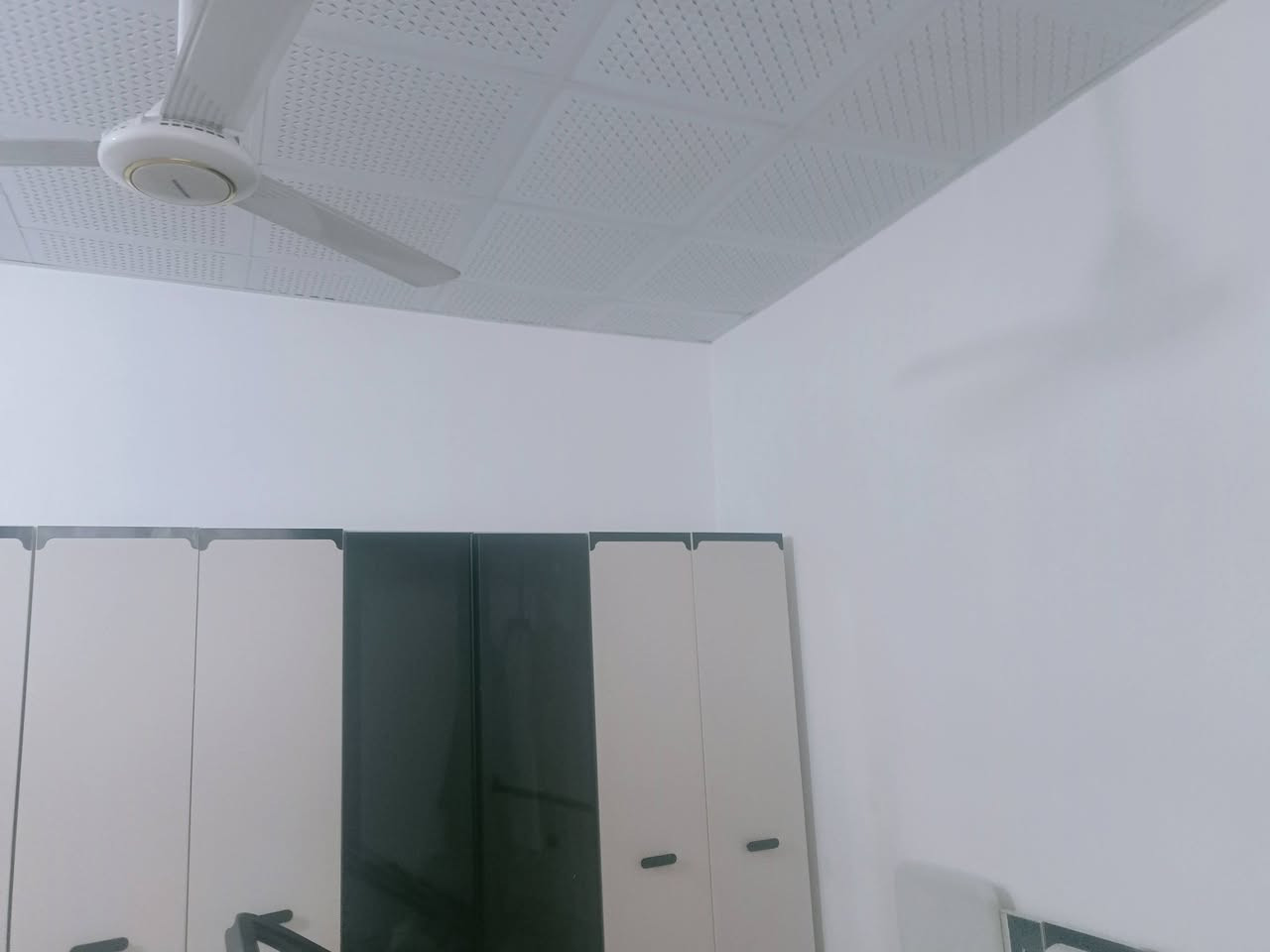 بيت للبيع مساحته 200م ركن خدمات تبليط مجاري اناره مدارس زراعي قرار محكمه غرفيتن صاله مطبغ مجموعه صحيات براني السعر 38 قابل للتفاوض الجربوعيه الأولى الاستفسار *********** مكتب عقارات الصالح الجربوعيه الأولى قرب مدرسه القحطانيه السايدين
