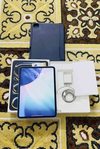 ايباد برو 11 انج معالج M4 ذاكره : 256 بطاريه :93   نضافه الجهاز 100‎%‎...