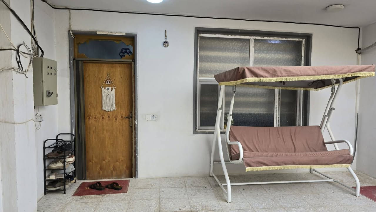 بيت ٢٠٠م مطلوب مصرف تنطي مقدمة باقي تسديد مصرف تغير الكفيل ٢غرف صاله استقبال مطبخ حديقة كراج قرب شارع المجمعات ***********
