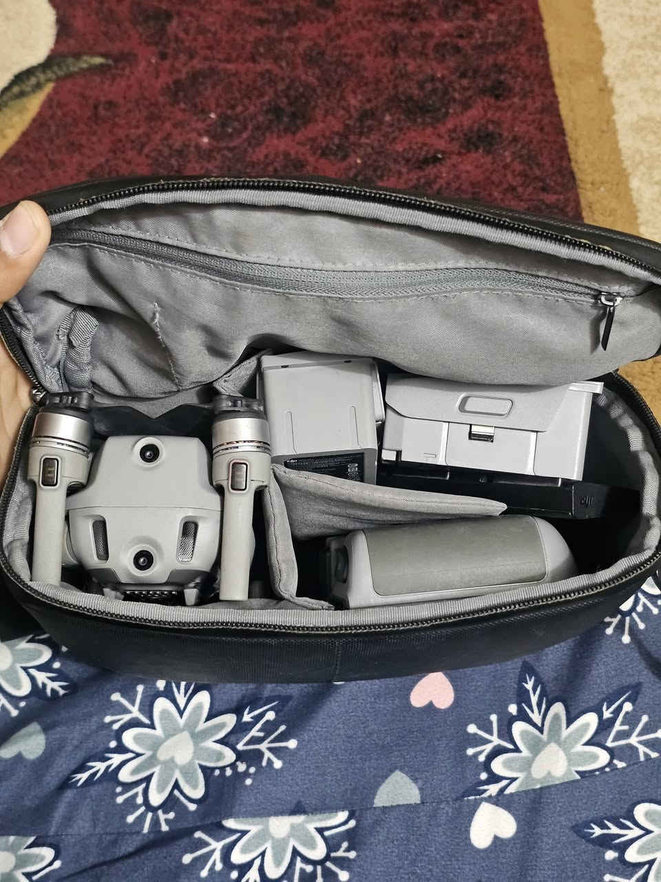 سلام عليكم درون Dji mavic air 2 نظافة95%
مناسب لتصوير الاعراس والمناسبات
مواصفات :
الكاميرا : 48 ميكابكسل 
الفيديو 4k بدقة 60fps
الكمبل ثلاثي المحاور تثبيت احترافي 
وقت الطيران لكل بطارية 34 دقيقة
المدى: 10 km
السرعة القصوى :68 km/s
حساسات امامية وخلفية وتحت 
ذاكرة داخلية 8GB
تتبع اشخاص/سيارات
تصوير بانوراما
3 بطاريات كومبو
. وبيها بعد هواي مواصفات


**إذا كنت صاحب هذا الإعلان وتريد حذفه لأي سبب، رجاءا أرسل رسالة إلى الدعم الفني**