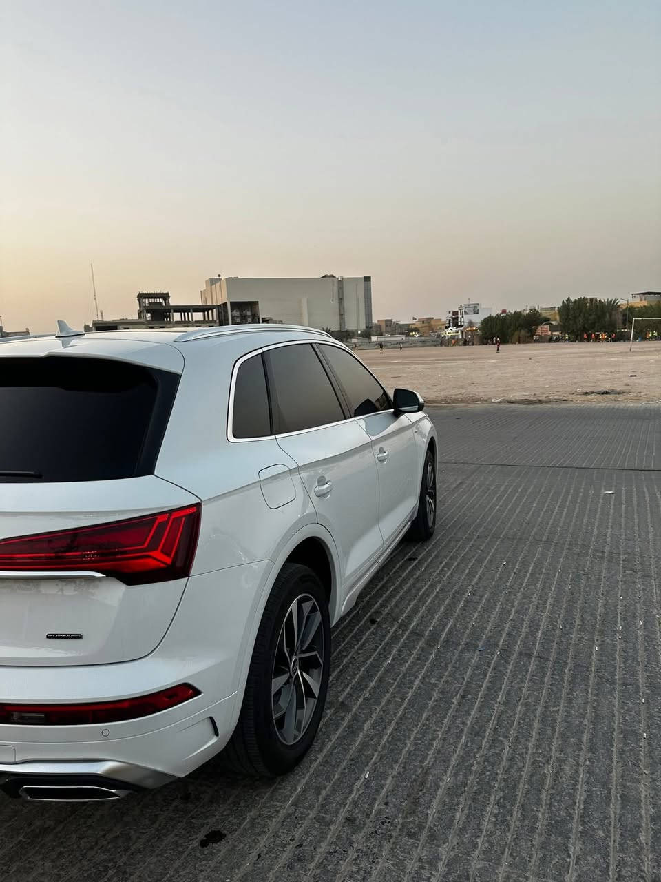 🚗 للبيع: أودي Q5 الموديل 2023
📍 مكان السيارة: بغداد - الكرادة

📊 المسافة المقطوعة: 87000 كيلومتر

🛠️ المحرك: 4 سلندر – تيوربو 

• فول مواصفات 1/1

• دفع رباعي AWD

⚠️ أضرار السيارة:

• صبغ جاملغ امامي ايسر مع ربع الدعامية بدون حادث او ضرر داخلي تقرير وسونار موجود

• دخول جديد شهر 8 /25

📌 تفاصيل إضافية:
• رقم السيارة: بغداد الدولي الجديد

• باسم المالك تحويل مباشر

• لون السيارة: أبيض

💰 السعر: 275

📞 للتواصل: ***********
