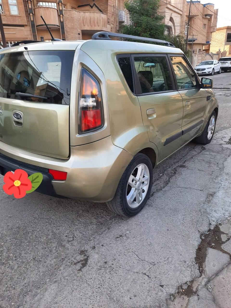 سيارة كيا سول موديل ٢٠١٠  اللون فستقي  بيها جزء من الجاملو الامامي الايمن صبغ وكما موضح بالصور سيارة نظيفة ومابيها نقص وباسمي الرقم الانكليزي الجديد السعر (٨٨) ورقةة
رقم الموبايل ***********
