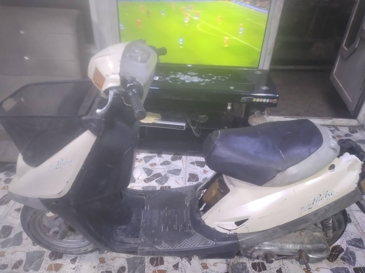 للبيع ماطورشرط هندرواحديشتغل درعونظيف تحريكا ومعدل نارمكينه خرسه خير من الله شاصي تقويه زوج تايرات جديده اصطاب أمامي وخلفي سعرو(١٥٠)بيها مجال شاري بس يخابرني(***********)(***********)حي النور
