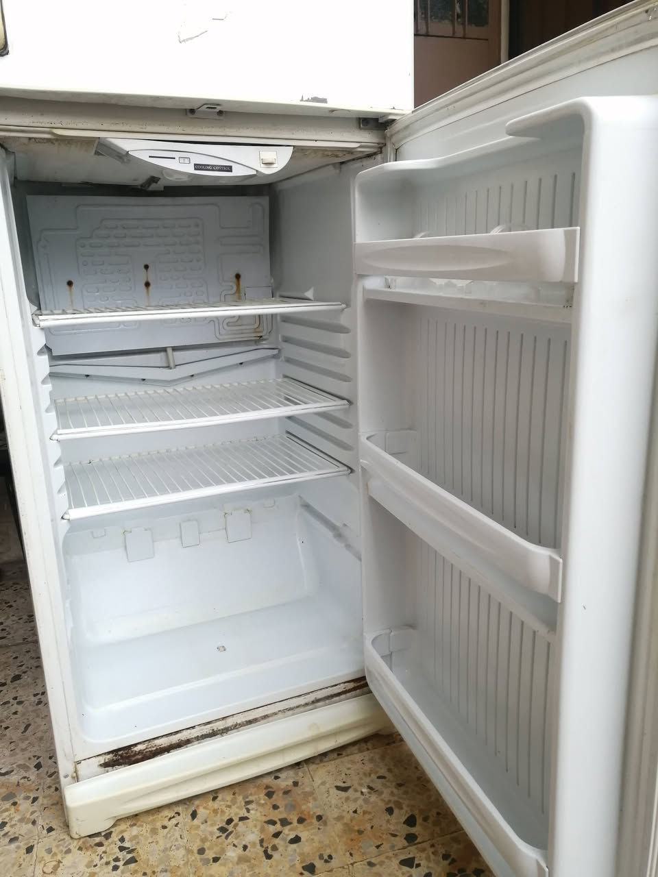 ثلاجة للبيع شغاله كما موضح بالصور سعر 80الف  شراي يتفضل خاص


**إذا كنت صاحب هذا الإعلان وتريد حذفه لأي سبب، رجاءا أرسل رسالة إلى الدعم الفني**