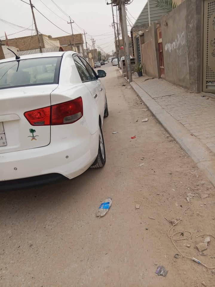 سلام عليكم سياره كيا سيراتو وارد خليجي مديل 2011 البيع مكينه وكير وتبريد وحداديه جاهزه تخم تايرات جديد  ما عده بنيد مضروب شويه ومرجعينه شاير بل مري تحكم ستيرين سياره بل عافيه الي ياخذه مكان سياره النجف الاشرف شارع الاحولي سعر سياره 100 وبيه مجال هذه رقمي *********** يتوفر وتساب
