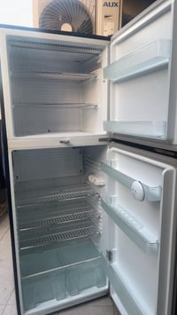 ثلاجه للبيع جدا نظيف رقم 07767209043