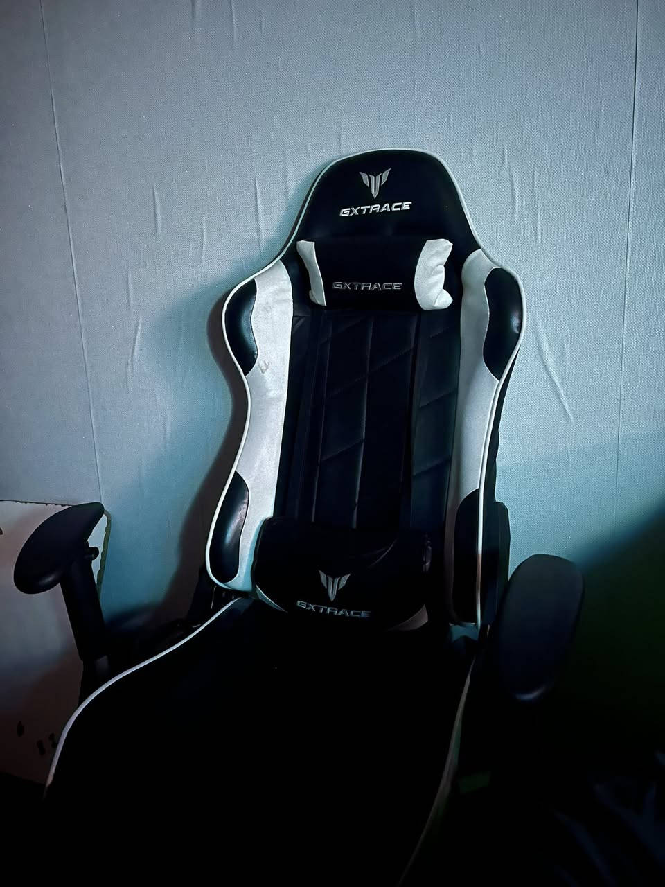 سيت أب كامل للبيع 🔥
الكيس:
 • Motherboard: ASUS ROG STRIX B460-H GAMING
 • CPU: Intel Core i7-10700K @ 3.80GHz
 • RAM: 16GB DDR4 2666MHz – Power
 • Storage:
 • M.2 Samsung 1TB
 • M.2 512GB
 • Cooling: تبريد مائي Deepcool 240mm
 • GPU: Gigabyte RTX 2060 (3 Fans)
 • PSU: 650W Bronze – MASS

الشاشة:
 • MSI 24 إنچ – 180Hz

الملحقات:
 • Keyboard: Redragon K556 RGB
 • Mouse: Meetion
 • كرسي Gaming GXTRACE
 • UPS Offline 1500VA

السعر:
💰 مليون و100 ألف قفل
❌ بدون أي معاملة
✅ السعر يشمل كل الملحقات
تواصل على الخاص


**إذا كنت صاحب هذا الإعلان وتريد حذفه لأي سبب، رجاءا أرسل رسالة إلى الدعم الفني**