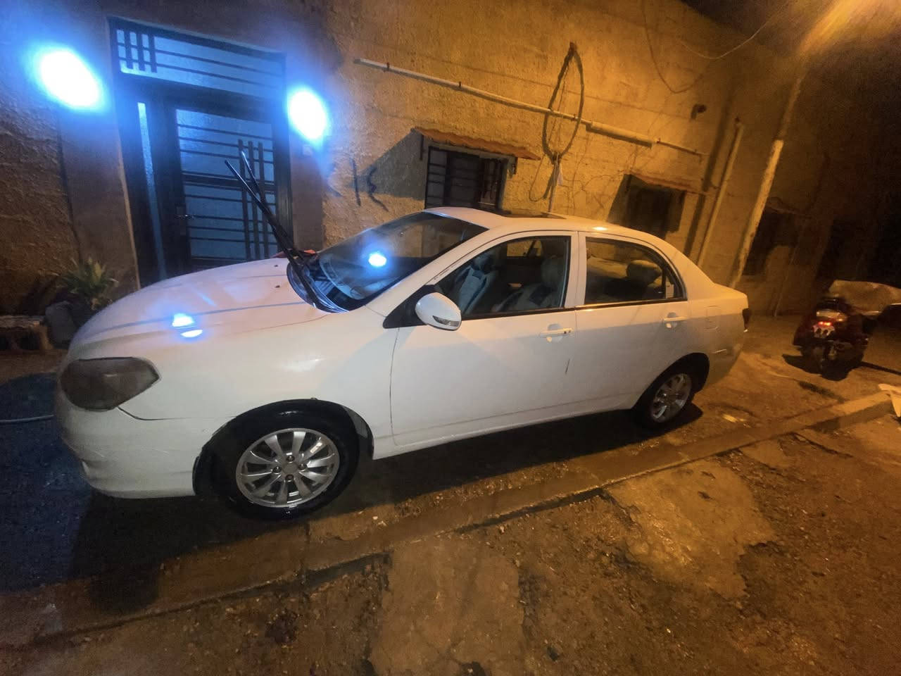 السلام وعليكم بيوايدي 2013 كير عادي بصمه فتحه تنته حساسات للستفسار ***********
