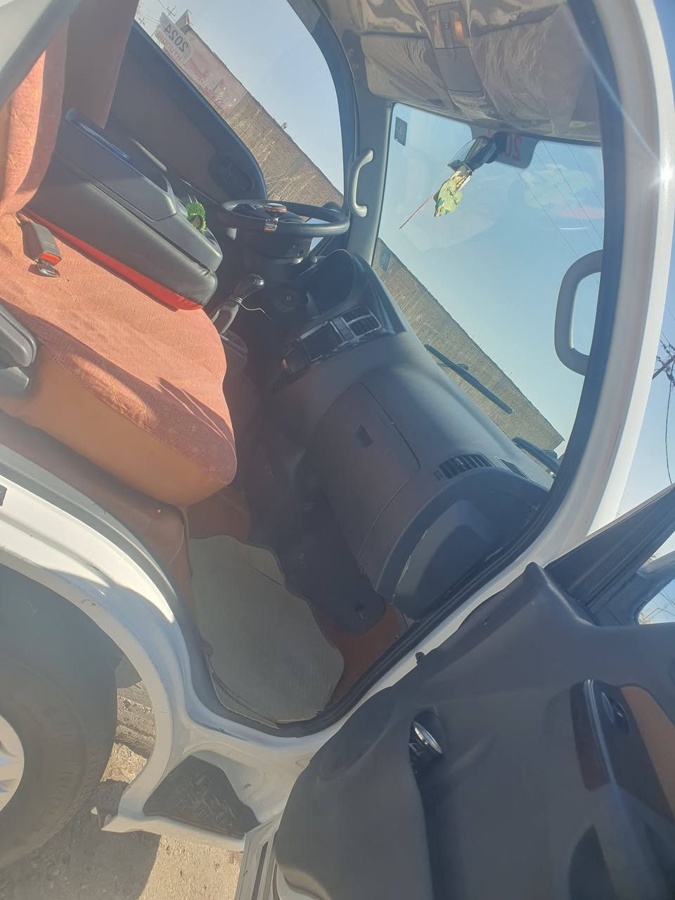 سلام عليكم البيع كيا حمل موديل 2024بسمي رقم نكليزي قادسيه سبير مانازيل  تبريد ثلج بيها بس الربع صبغ شبرين تحويل مباشر ***********مكان بابل القاسم رقم موبايل
