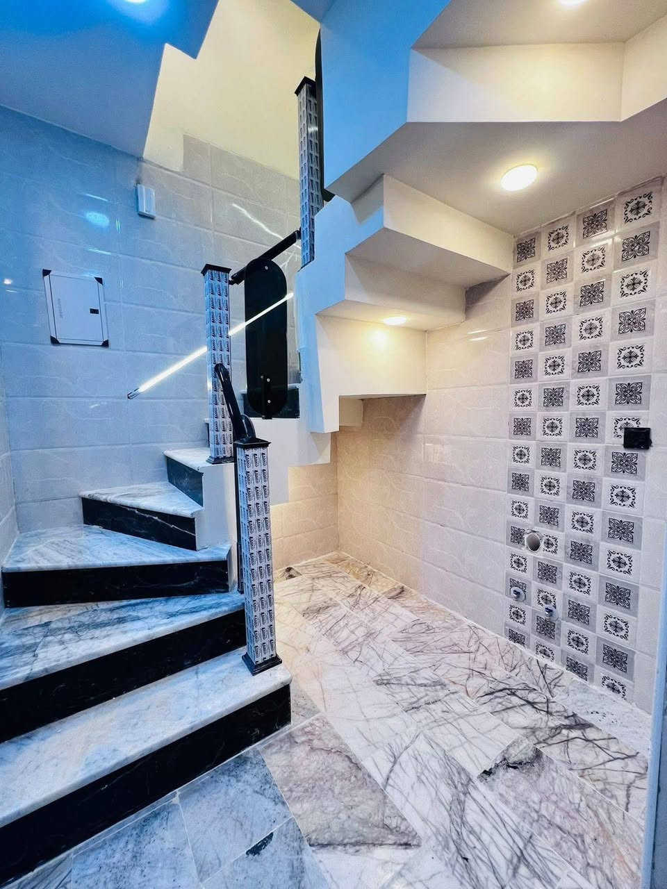 السلام عليكم
دارين للبيع بناء جديد درجة اولى مساحة كل دار 55م واجهة 6م مدخلين في منطقة حي الجهاد ديوان الضباط كل دار يحتوي على 3غرف نوم وصاله ومطبخ وخدمات عدد 2 للاستفسار الاتصال على الرقم 
*********** واتساب..
