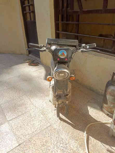 ‏‪***********‬‏ دراجه نضيفه حجم 16السعر رخيص يرادله بس بطاريات ويل جبتله بس ما شاده وارجع تركيه
