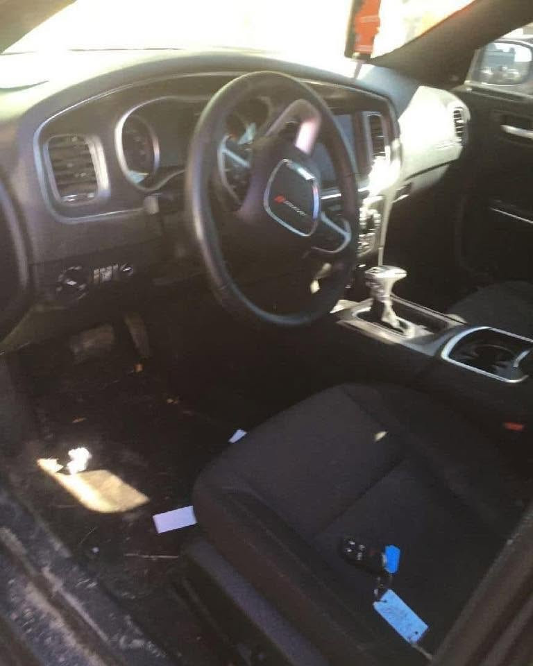 جارجر موديل موديل 18 sxt
بدون ايرباك 

صدر ومحرك وكير وتبريد بلاد 

2 ويل 

حادثها موضح بالصور خفيف كلش لا جاملغ ولا لغد 

بدون دواخل 

ماشية 78 mi حقيقي 

رقم بغداد بأسمي تحويل ثاني يوم 

6 سلندر 3600 

السيارة بيها جاملغات مبدله نفس اللون اثر شخوط مو ضربة 

وبيها بنيد محدث بدون حادث 

السيارة مكانها بغداد 

***********

178$ وبيها مجال
