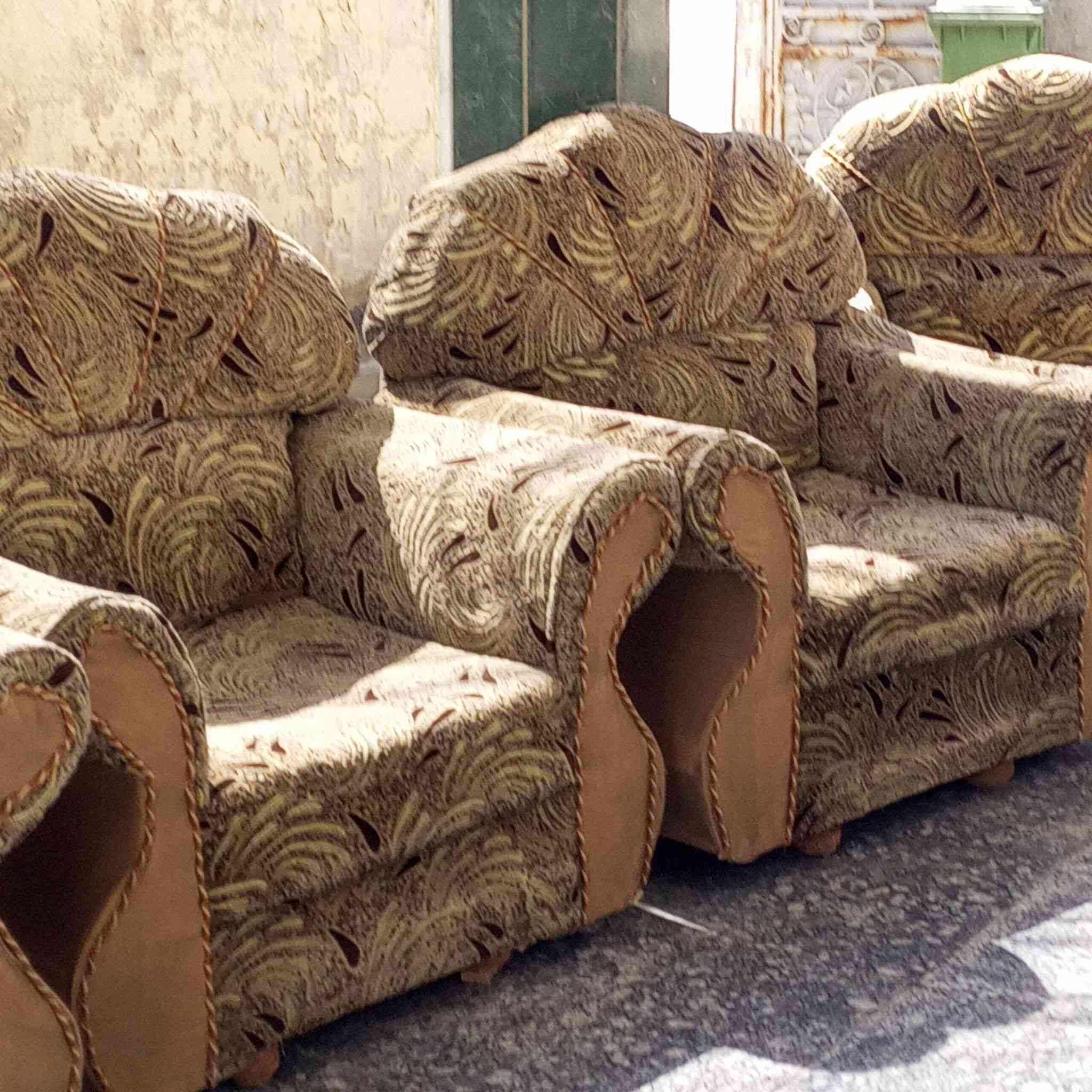 تخم مستعمل نظيف ١٠ مقاعد السعر ٥٠ ألف بابل الحمزه الغربي حي الدولار قرب عماره دكتور ناجي أتصال ***********
