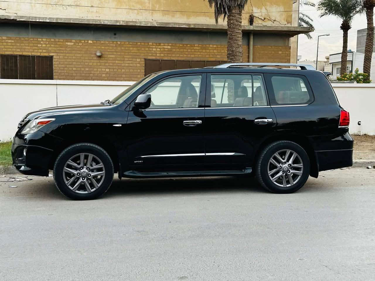 السلام عليكم لكزز 2011  رقم بغداد بسمي بريم اصل بيه بابين كلير اثر جراد بدون معجون بدون دواخل باقي السياره مكفوله على الفحص سيارة جديدة وجاهزة مابيه اي نقص محرك كير مكفولات صدر امامي خلفي جديد تخم تاير جديد المكان البصرة الهاتف ***********
