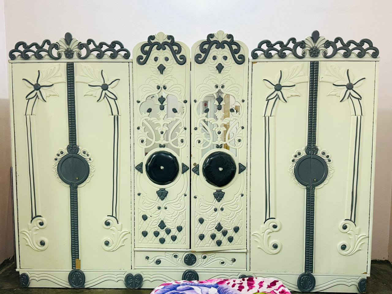 السعر جدا مناسب توجد غرفه نوم توج خشب عراقي لون ابيض صبغ حراري السعر 650
وبيها مجال بسيط العنوان الرمانه منطقة البوعبيد للاستفسار *********** ادمن وافق
