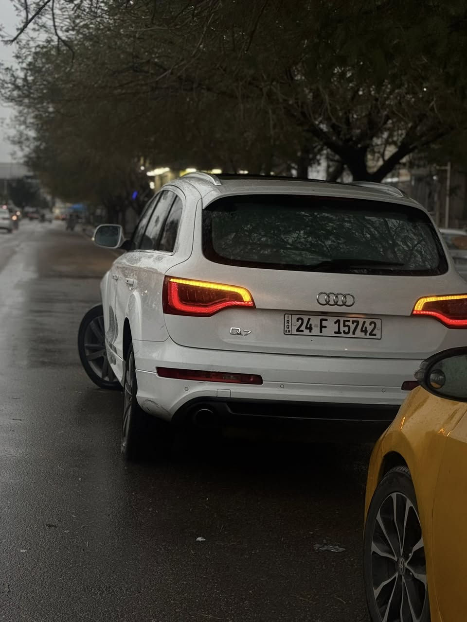 السلام عليكم
للبيع او مراوسه بسياره 
اودي Q7 S-line Quattro 2012 فول مواصفات ١/١
------------------------------------
سعر 125 ورقة 
—————————————————
محرك سته سلندر  بنزين 
------------------------------------
سيارة حيل حلوة للامانه جديدة ماشالله
كلين بدون حادث
----------------------------------------
مواصفات كلش هوايه
{ 5 بصمة - دبل پانوراما - رادار - ثلاث بردات بلاد - داخل بيجي - صندوق كهرباء - ٣ پردة - ماوس - ٧ راكب - كشنات تدفئة و تبريد - كشنات جلد - كشن و ستيرن كهربا و خزن - سيدي بوكس - تبريد مركزي - كامرة خلفية - حساس خلفي و امامي - لايت ليد - ڤوليوم - تحديد سرعة - وبعد هواي كلش مواصفات متخلص
رقم وسنويه جديد تحويل وغرامات
مكان السياره كركوك


**إذا كنت صاحب هذا الإعلان وتريد حذفه لأي سبب، رجاءا أرسل رسالة إلى الدعم الفني**