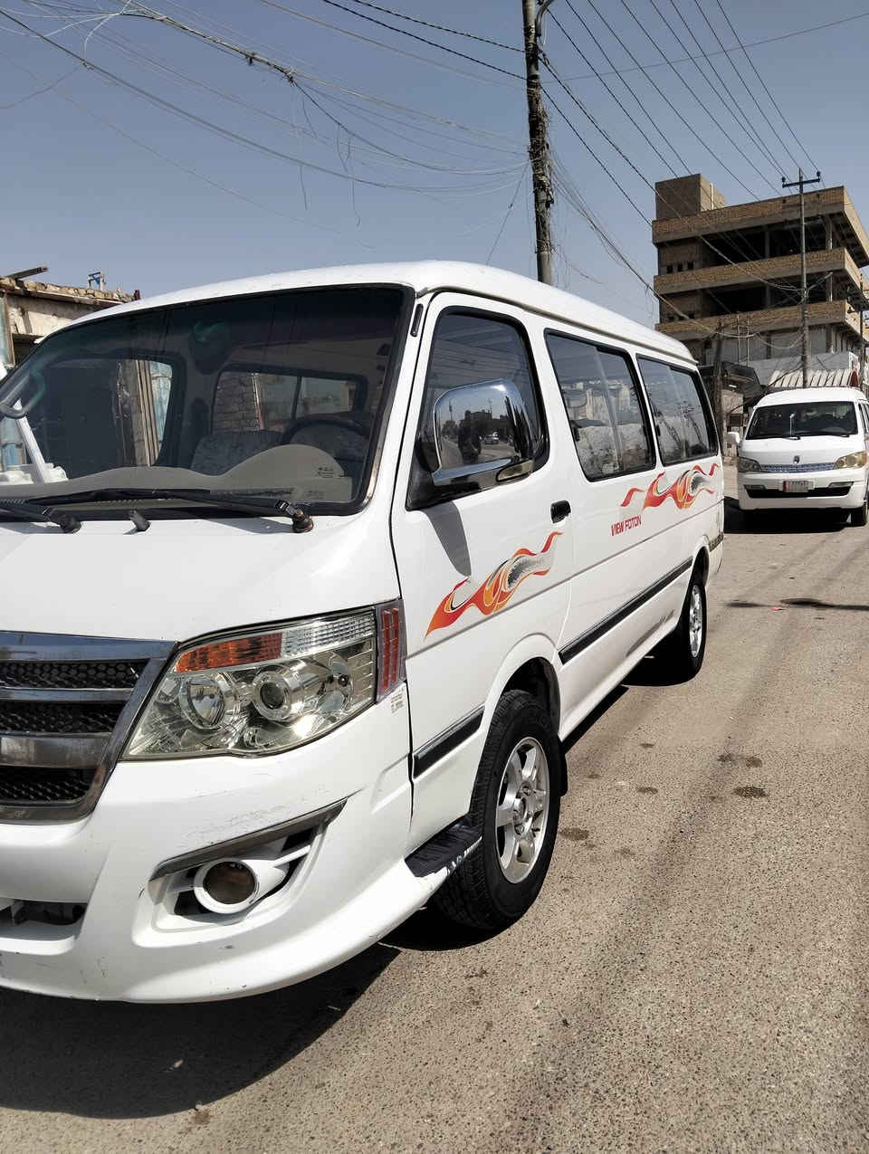 السلام عليكم موصليه فتون مكفوله كفاله عامه عدا الربع جوه قبق البانزين مصبوغ جماليه فقط مكفوله كفاله عامه السيارة موديل 2014 موصليه سنويه عضم عاج مصفره هيئه ومرور وخط وبحث شرط  السياره جاهزة مكينه وكير واكسن شرط وحداديه وتخم تاير جديد باتري جديد عينه وصينيه توني شادهن السيارة على نظام الشركه مكاني ناصريه مركز 
***********
***********
