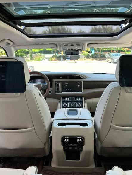 GMC Denali 2023 - جي ام سي دينالي 
فخامة أمريكية بحالة الوكاله.

🔹 استلام شركة – ZERO استخدام فعلي
🔹 الممشى: 25,000 كم فقط لا غير
🔹 وضع الشركة / مارك 1
🔹 رقم شمالي

المواصفات والإضافات 👇

المحرك والأداء:
▪️ محرك 6200 سي سي (6.2L V8)
▪️ قوة 420 حصان
▪️ ناقل حركة أوتوماتيك
▪️ أداء قوي وسلس على الطريق
▪️ ثبات عالي بالسرعات

الراحة والفخامة:
▪️ مقاعد جلد Denali أصلية
▪️ مقاعد كهرباء مع ذاكرة
▪️ تبريد وتسخين مقاعد
▪️ تكييف ثنائي المناطق (Dual Zone)
▪️ فتحات تكييف خلفية
▪️ عزل صوت ممتاز داخل المقصورة

التكنولوجيا:
▪️ شاشة وسطية كبيرة
▪️ شاشة عدادات رقمية
▪️ Apple CarPlay & Android Auto
▪️ بلوتوث – USB – أوامر صوتية
▪️ نظام صوتي فاخر Denali

الأمان والمساعدة:
▪️ رادار
▪️ تحذير تصادم
▪️ تنبيه خروج عن المسار
▪️ نظام الثبات الإلكتروني
▪️ حساسات أمامية وخلفية
▪️ كاميرات محيطية

التصميم الخارجي:
▪️ ويل Denali أصلية
▪️ إضاءة LED أمامية وخلفية
▪️ مرايا كهرباء مع إشارات مع تحذير النقطه العمياء.
▪️ شكل مهيب وحضور قوي

🚘 السيارة نظيفة جداً
📸 الصور تحچي
🔍 الفحص يثبت كل شي.  
السعر 77,500$ - كفاله عامه من الخدش والطلاء   
العنوان السليمانيه.        
تواصل ويانه، وتدلّل 🤝.                      
***********
