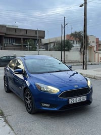 فورد فوكس لون مميز  موديل 2018  هزة وسنوية جاهزة  ضررها بوند بدون قطره...