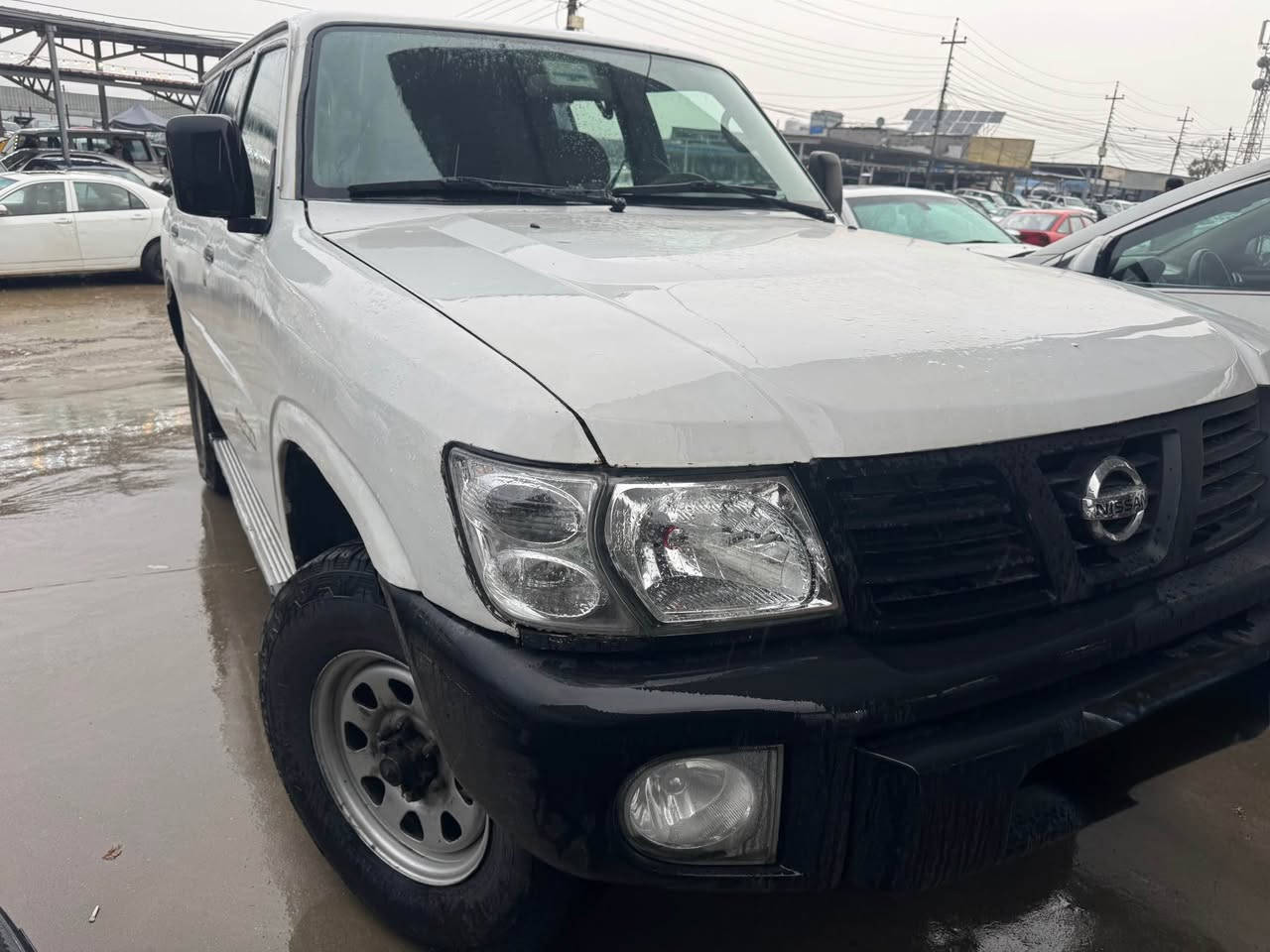 ٧٥ گەڵا و کەمێک مامەڵە ئاڕمە هەمووی بە جوانی ماوەتەوە شانو سەقف و تەقیوێ و ژێر و شانسی بە شەرت شانسی تەقیوی نیە دوپارچەی بۆیاخە بۆنیت و چاملەغ سەکن ناوی جوانە گێر و مەکینەو ئەکسل بەشەرت  هەیکەلی جوانە ماشا الله *********** السليمانية, العراق
