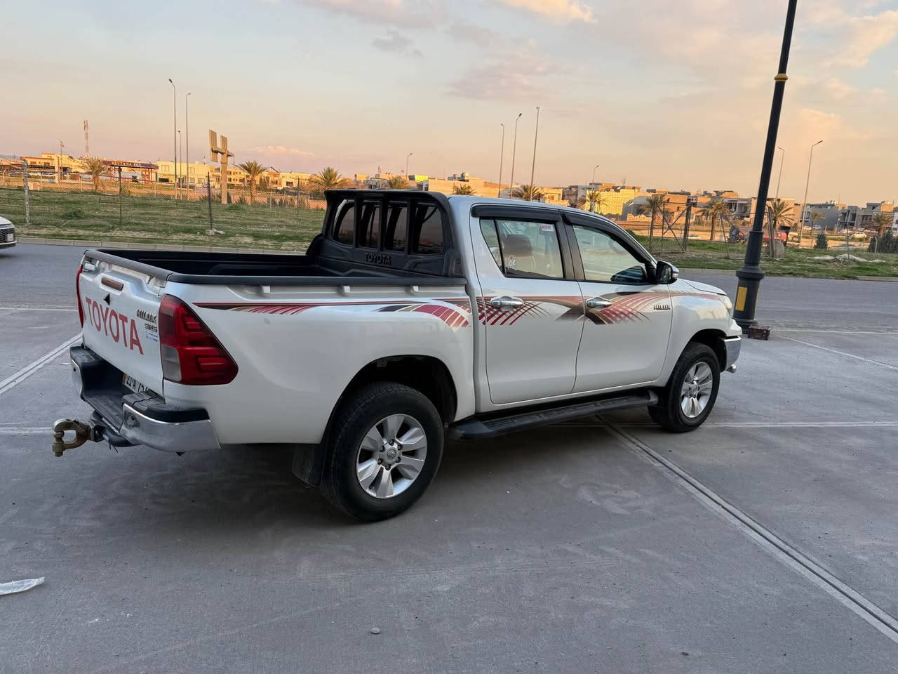 توێتا هایلۆکس2016       
 شه ريكه سەيد نەهرؤ  
  هیچ نییە سبوخ نیە سی ساردی هەیە
پشتی وپیشی کەپسە گير مه كينه به شه رت   نه كراوه ته سه نه وي هه تاوه کوو2030 نويه  4 تايه بؤ به ستراوه 
   سحر 🗳
شوێن هەولێر 
  *********** أربيل, العراق
