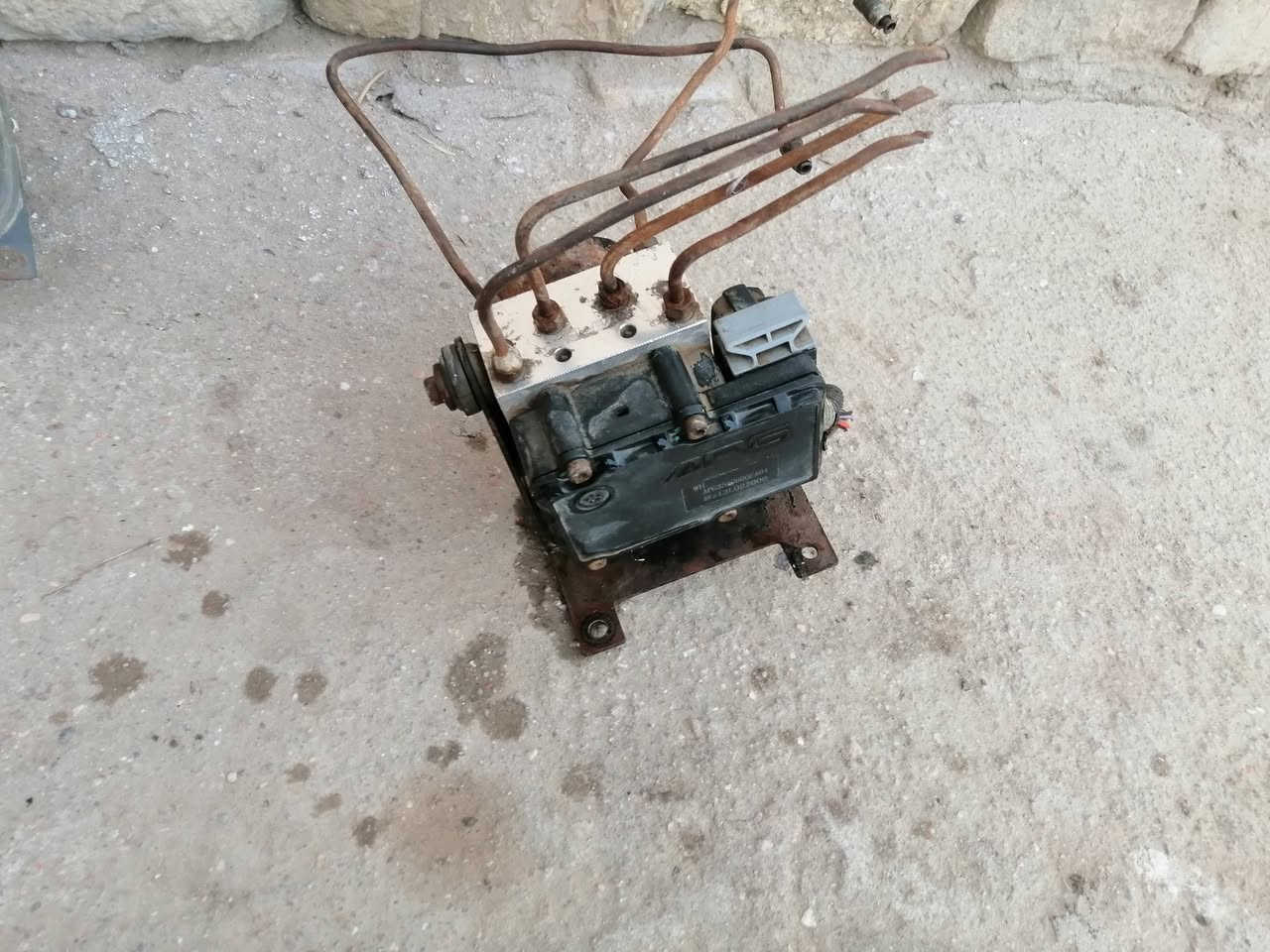 سلام عليكم غراض سياره دير كنو شيري مكينه ب 450 مكفوله سبايدر ب35 عداد شيري 2014 ب60 /عداد دير ب40 /فان +راديتر ب50 /شباك كنو ب30 /تقسيم بريك ب30/كابريته بلاديه ب60/الباقي الموجود بصوره كلمن وسعره المكان ذي قار الاصلاح  رقم ***********
