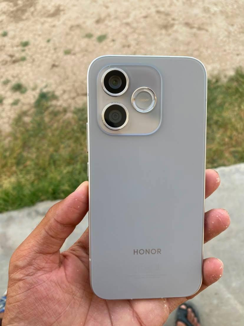 للبيع HONOR600 لايت استخدام اسبوع فقط
ذاكرة 256/8ويتزود لل 16
كامرة 108mp
بطارية قوية 6520
اطار من الالمنيوم وليس بلاستك 
شاشة بتقنية حماية البصر من اونر 
 مع وجود زر خاص جانبي للتحكم بالذكاء الاسطناعي 
الجهاز استخدام قليل مع كامل ملحقاته ب 390قفل
للتواصل ***********
