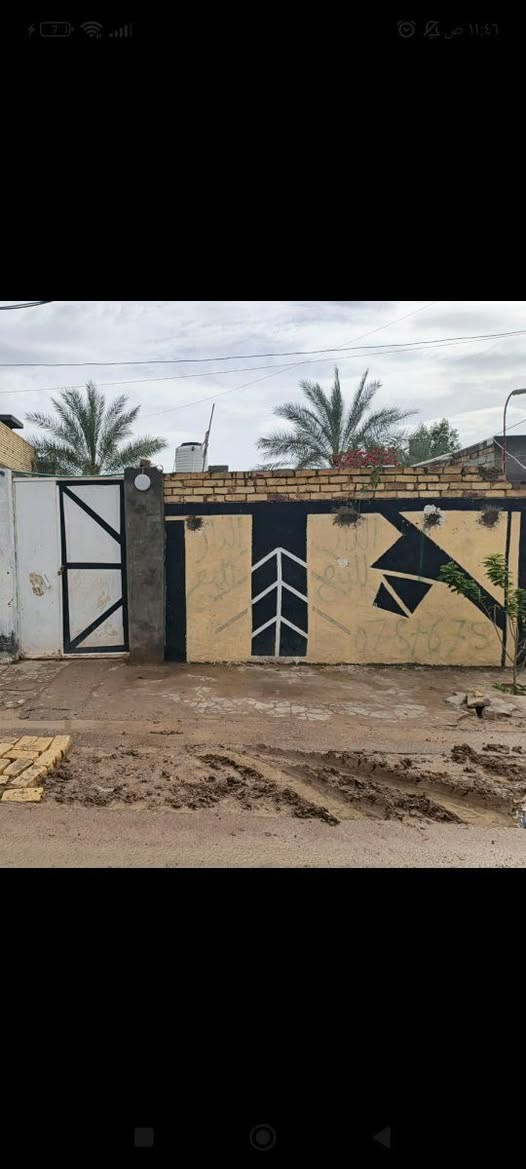 للبيع بيت يم طاقه نزله العكيلات
السعر19وبي مجال بسيط 
 بناء بلوك وبصفه قطعه ارض البيت والقطعه كلهن 210متر  ***********
