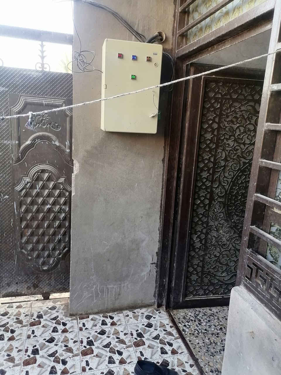 بيت للبيع زراعي طابقين ركن خمس غرف نوم مطابخ عدد ٢ صحيات عدد٣ منطقت الرظوان مال ابومنيصير مدخل الرظوان الشارع العريض مدخل السيول مؤجر حاليآ ٣٠٠ الف يرهم استثما ر يقطع الطابق الأول عن الطابق الثاني الأول ٣٠٠  الف والثاني ٢٠٠ الف السعر ٦٠ مليون مجال قليل  ***********.  ***********
