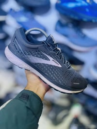 بروكس باله اصلي امريكي  قياس42 طول القدم 26.5 النظافه تامه  توصيل جميع...