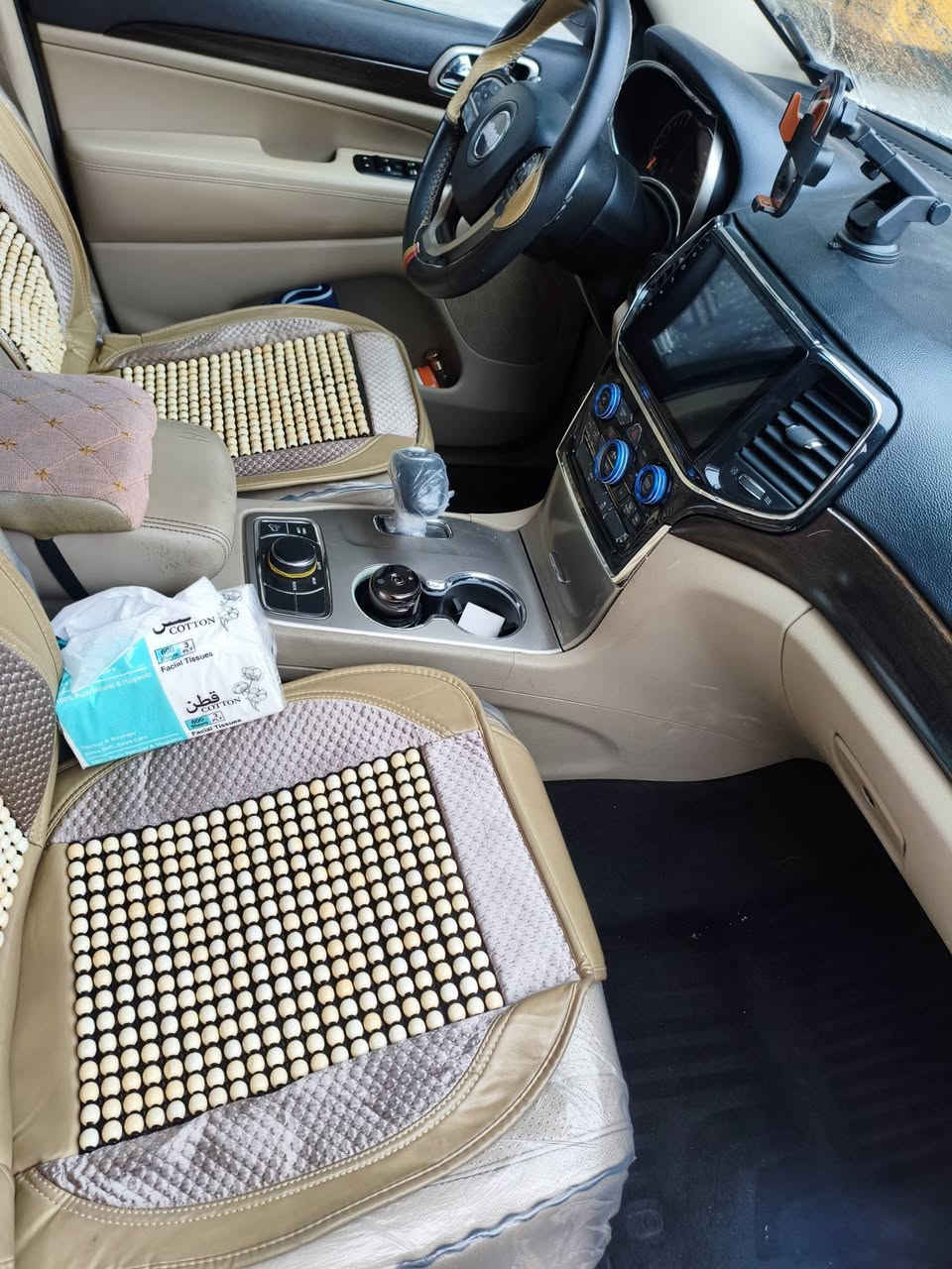 جيب لمتد
موديل 2014 
المواصفات فول بس الصندوك الخلفي مو كهربائي 
كير طياره 
بي طخه بسيطه اباب السايق والوراه ومتصلح bdr وبيه اباب السكن طخه بسيطه
السعر 24000 وقابل للمفاوضه للشراي 
للتواصل ***********
