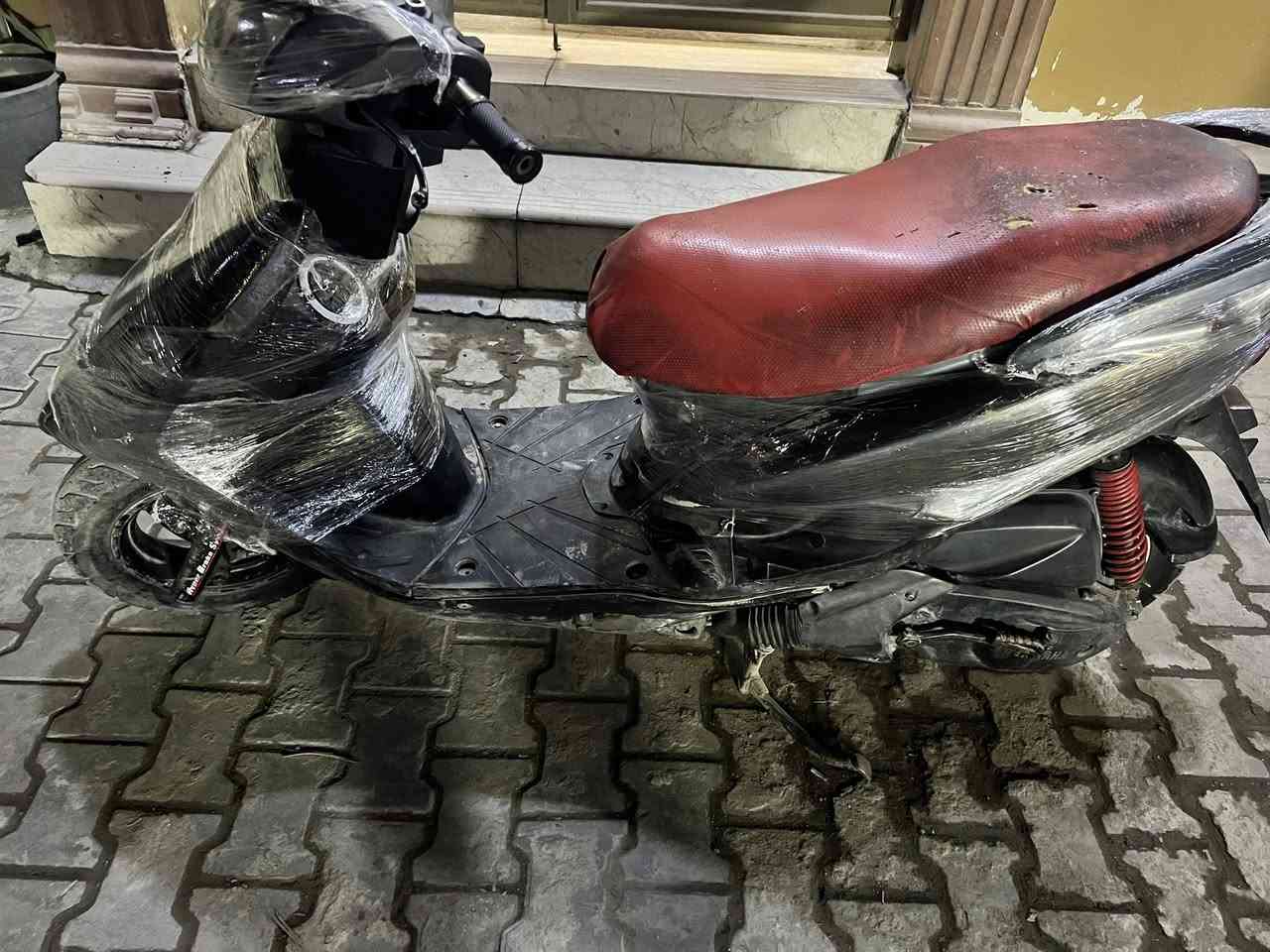 السلام عليكم
ماكس ثعلب للبيع دراجه بلاديه نكره سلف هندر بكل وقت

مكينه ناعمه كهربائيات كله شغاله مابيه نقص قفل جنطه عطلان ستيرن كله شغال السعر550  وبيها مجال مكاني حريه ***********
