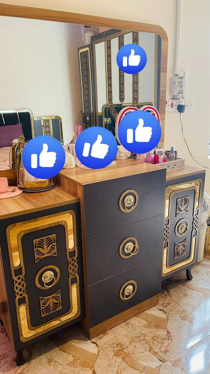 السلام عليكم غرفه نوم تركي درجه اولى متكونه من 8قطع ومع الدوشگ تواصل ع فيس غير متوفر للأستفسار على هذا الرقم  
***********
