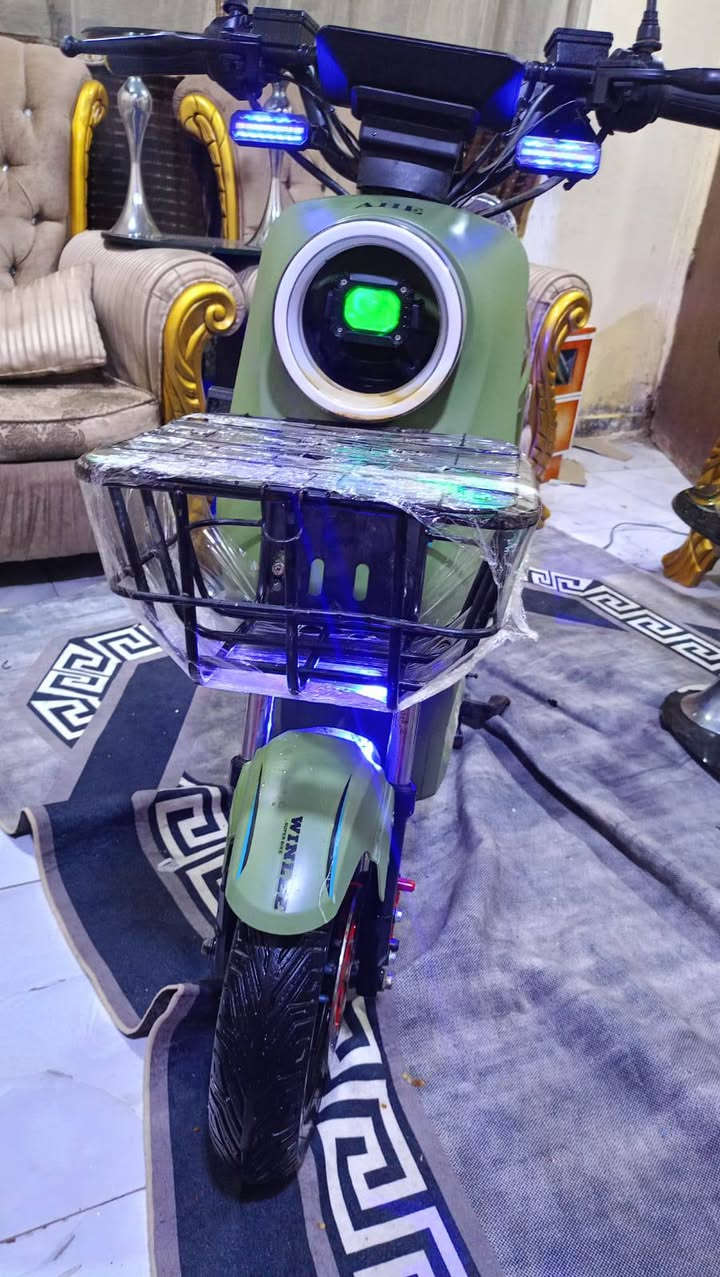 دراجه ار9 الون زيتوني مديل 2025كلش نظيفه سريعه كامله بطاريات جدد حجم 32ولي غراظها كلهن موجودات كلها على لبلاد ما مستخدمه هواي سعر440العنوان بصره نواب ظباط مقابل مستشفى العسكري ***********
