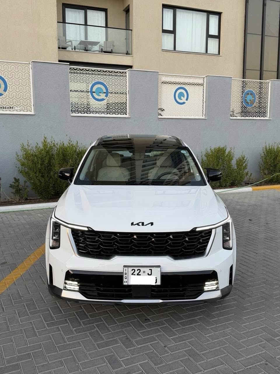 كيا سورنتو 2025  وكالة نيم رقم اربيل السيارة مكفولة كفالة عامة من الضربة والصبغ والبارد والشخوط ماشية (40 )الف 6 سلندر ⚫️  السيارة بانورما كشنات كهرباء بصمة ويل 19  داخل انارة لد متغير الالوان وكير ماوس وباقي المواصفات معروفة
 السعر  (328 ) 
رقمي ***********
