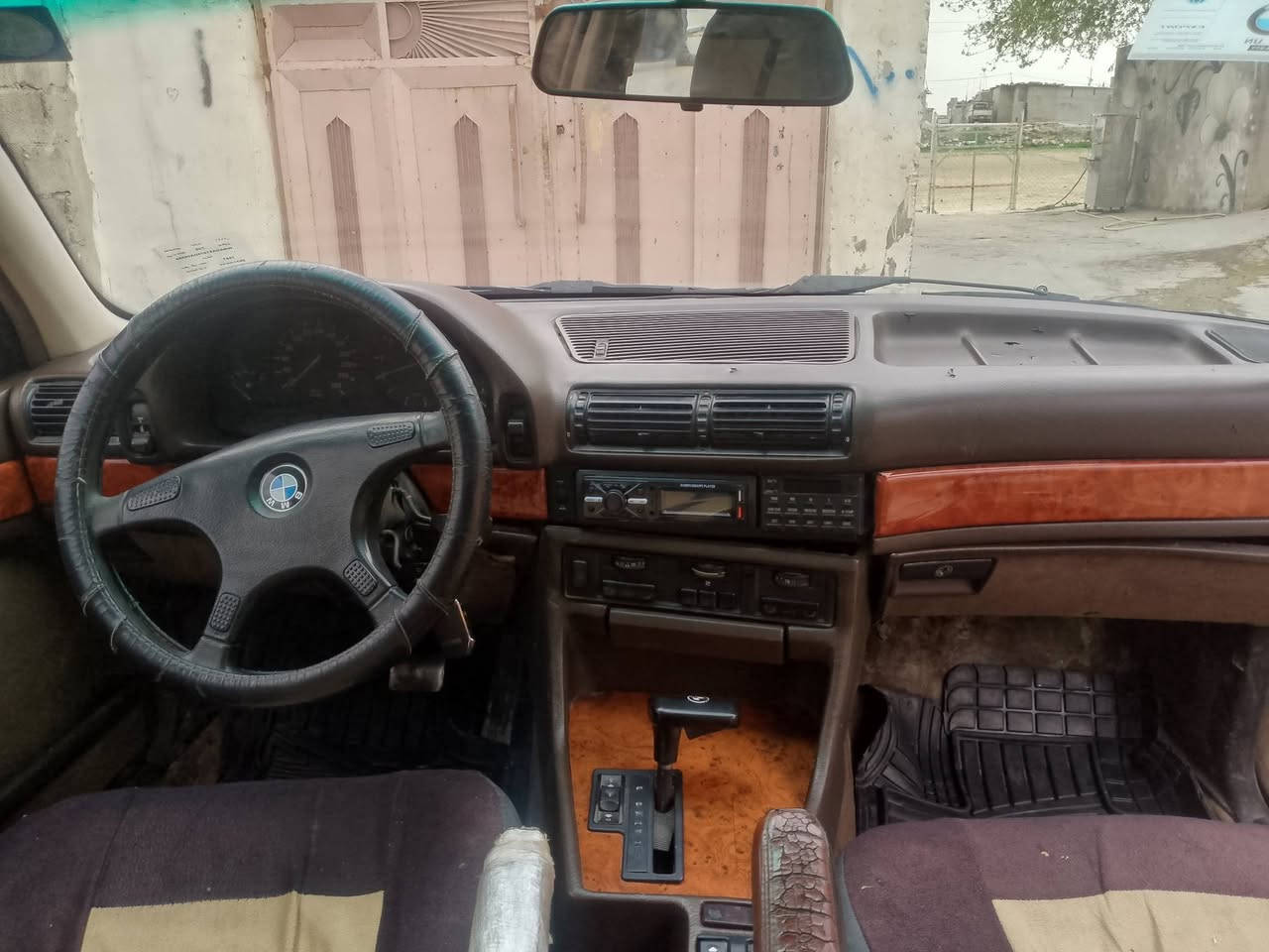 سلام عليكم
حجم 735 لون ذهبي غير َحدد
للبيع كير ومحرك مابيهن شي
سلايت كهربايات جاهزه
طخم مابي شي مسجل. قفل مركزي دمام السياره جاهزه
اليوم سجلت ع كاربون
السياره بسمي رقم دولي
السنويه لل ٣١ ماصاريومين من حولتهه هزتهه جديد
بيهه طخه جهت النفر ترهم مقدمه 20وبل شهر2 اومراوس حسب القناعه
يرادلهه تربيب غرفه السيارة خير من الله الرقم***********:***********
