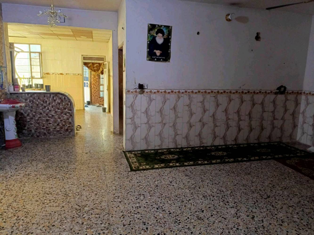 بيت للبيع دوانم شارع ٦٠ قبل السجه شارع أبو طياره
مساحة البيت 240 م واجهة10 ونزال ٢٤ قاط ونص بي ٤غرف سويتات +صاله مطبخ استقبال منور وصحيات
البيت ابيعه كامل وابيعه نص شرگ حسب الطلب
الاتصال ع الرقم ***********