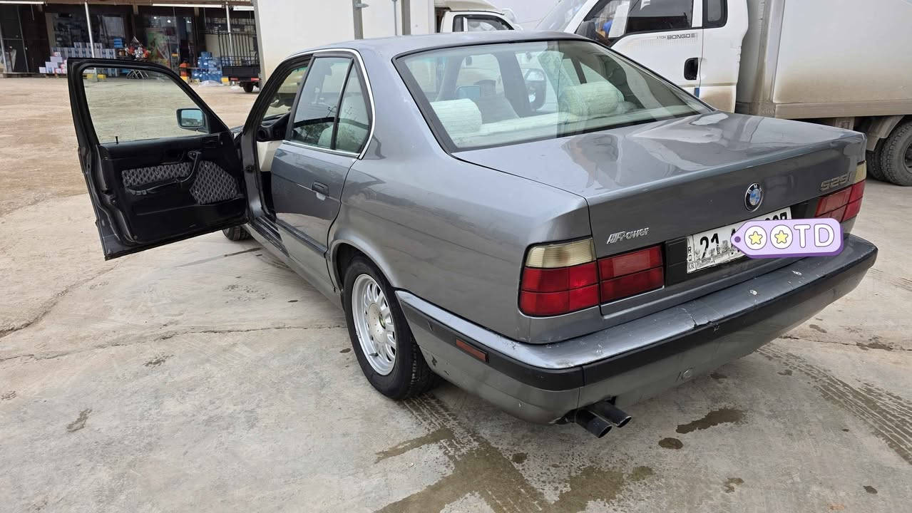 السلام عليكم من رخصة الأدمن 
للبيع بي ام دبليو ٥٢٥ موديل ١٩٩١
عليها محرك صقر ٢٨ كير اوتماتيك سيارة جديده وعليها ادامة كاملة
من باتري وتايرات وصدر امامي وخلفي ودسكات وفيتبم ونوزلات وبلكات كلها جديده وعلى ايدي رقم سليماني الدولي الجديده نافذة لغاية ٢٠٢٧ السيارة بأسمي تريد تحويل تريد وكالة حاضر السعر ٥٥ ورقة وبي مجال 
عنواني خانقين وهذا رقمي *********** خناقين, ديالى
