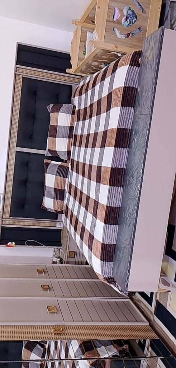 للبيع غرفه تركي مابيه أي شي بعدهي جديده السعر خاص وبالخدمه ***********
