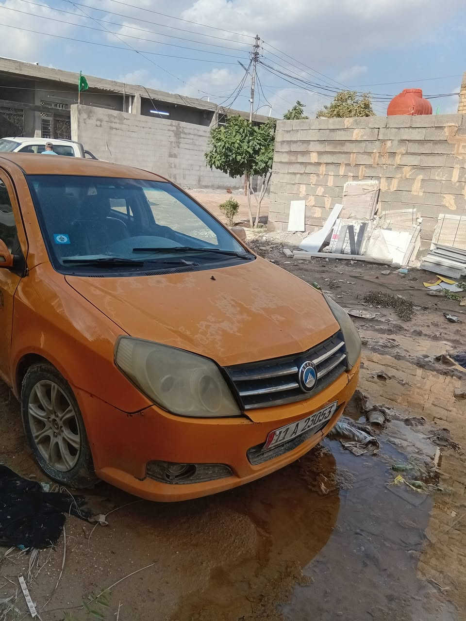 جيلي mkمديل 2011 رقم بغداد مصفرة هيئة وغرامات بسمي سعر 30$ بيهة مجال شي قليل رقمي***********
