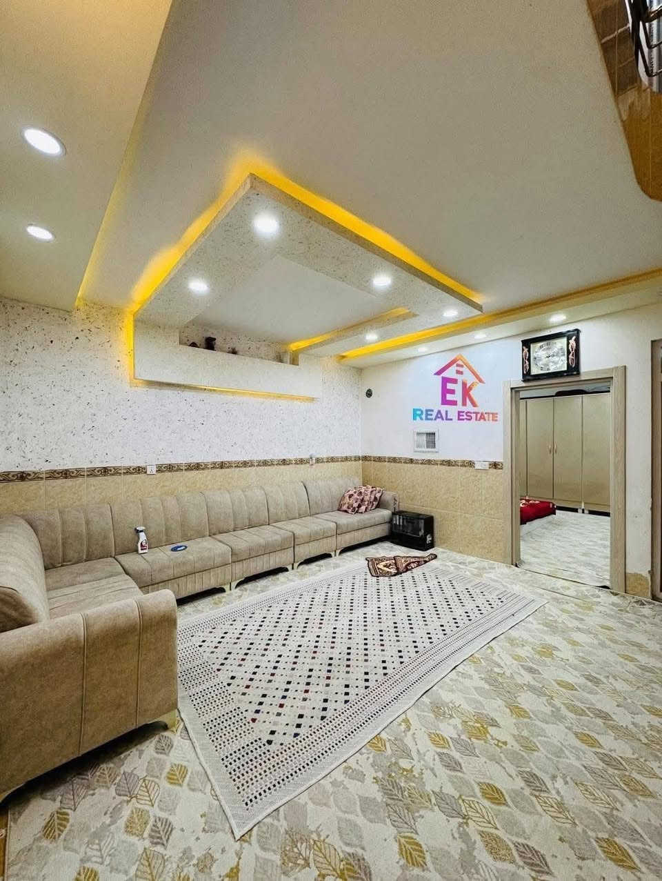 بيع #سريع #فقط 6 دفاتر 65 ورقه 
بيت  للبيع في أربيل منطقة قربوو 
مساحة 125م
يتكون 
4غرف نوم 
صالة 
استقبال 
مطبخ حار وبارد 
مجموعة صحيات 
***********

***********
