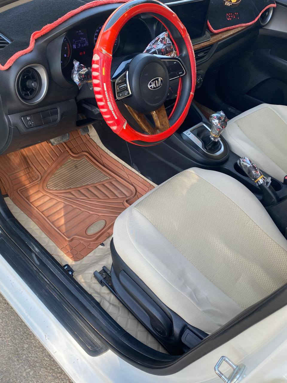 السلام عليكم ورحمة الله وبركاته
سيراتو موديل 2020 رقم بغداد باسمي ماشية 131 والسيارة مناقصها اي شي والمعلومات داخل الصور  للاستفسار واتساب او اتصال 
***********
