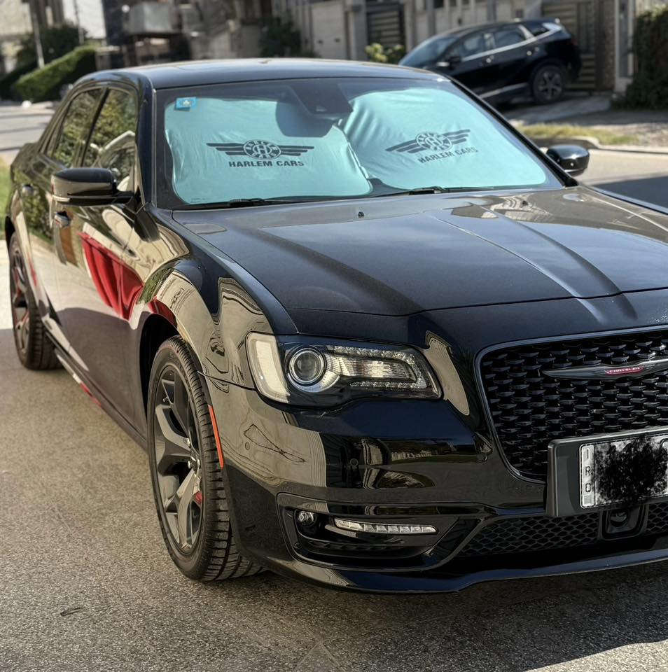 السلام عليكم
للبيع كرايسلر S300 2023 خليجية وكالة هارلم فول مواصفات ام الرادار مغلفة ppf ضمان ١٠ سنوات مكفولة كفالة عامة 
ماشية 7000
العنوان بغداد 
للتواصل ***********
***********
