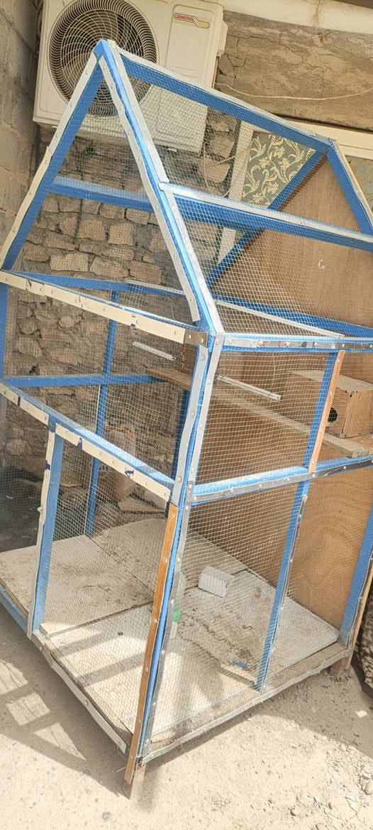 سلام عليكم موجود قفص طيور للبيع الطول 2متر والعرض 1ونص العنوان الرمادي الاستفسار اكثر اتصل علئ الرقم ‏‪***********‬‏
