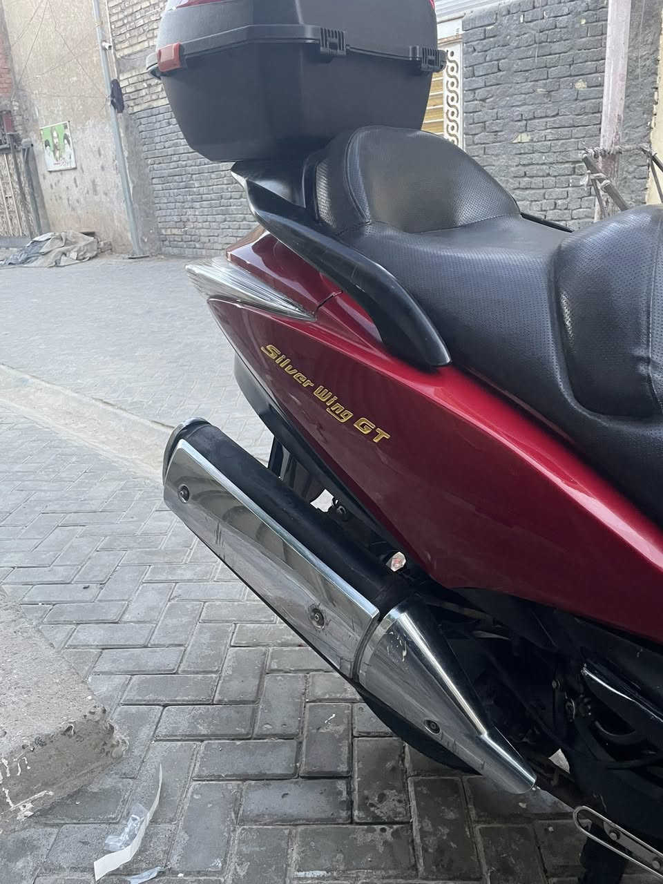 سلام عليك 

سلفر ونج جيتي (400)ماشيه(38) حقيقي مكفول الدراجه بس عدي اليبس يشكل ما عداه مصبوغه لون دم الغزال المميز أكفلك سرقه واسويلك مكاتبه واطيك منفيس السعر 18وبيه مجال مكان مدينه الصدر الرقم ***********
