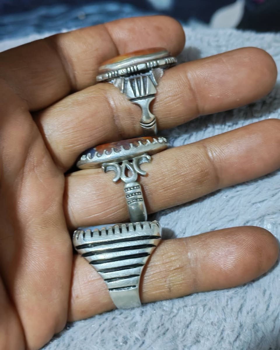 السلام عليكم
للبيع 3 خواتم يمانيات صياغه يدويه ثقيله
فضه 925
السعر 300 الف
ماعندي توصيل مكاني بغداد


**إذا كنت صاحب هذا الإعلان وتريد حذفه لأي سبب، رجاءا أرسل رسالة إلى الدعم الفني**